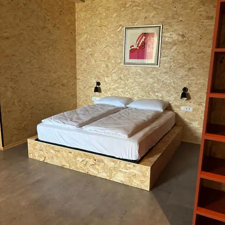 Headline Apartment *