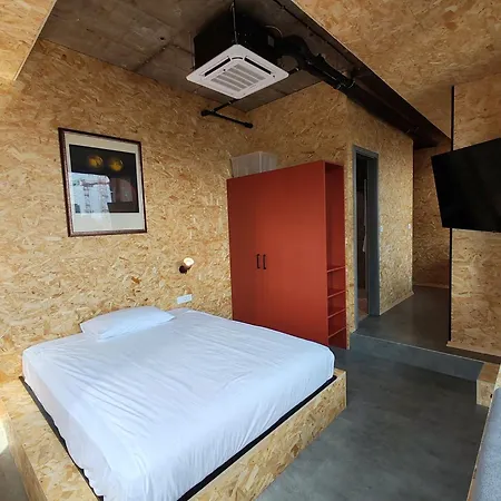 Apartment Headline *